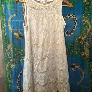 Fringed vtg cream lace dress with stretch lining.